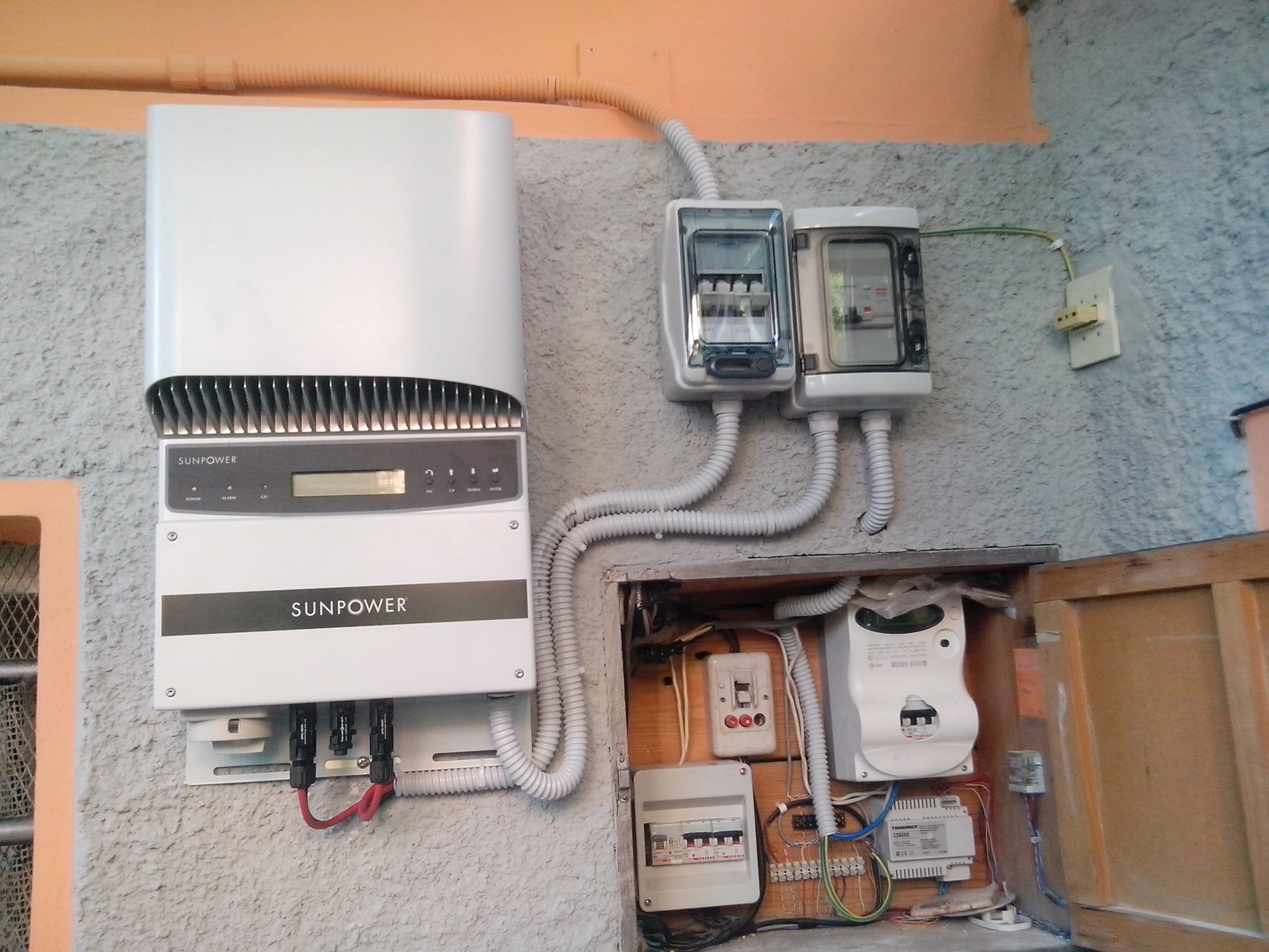 Nuovo impianto Fotovoltaico SunPower-Lightland a Foligno, Perugia, Umbria, Inverter Power One SunPower